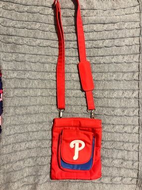 Officially licensed MLB Pro-FAN-ity by Littlearth Phila Phillies crossbody